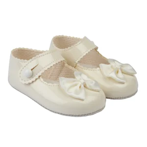 Early Days Baypods Ivory leather with Bows Pre-Walker Shoes